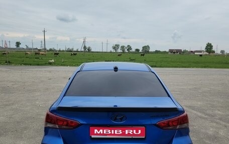 Hyundai Solaris II рестайлинг, 2017 год, 930 000 рублей, 1 фотография
