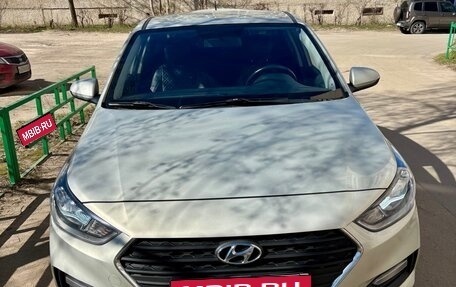 Hyundai Solaris II рестайлинг, 2018 год, 1 400 000 рублей, 1 фотография