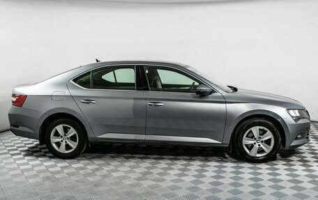 Skoda Superb III рестайлинг, 2018 год, 1 995 000 рублей, 4 фотография
