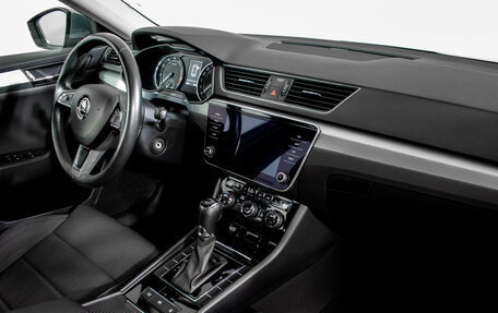 Skoda Superb III рестайлинг, 2018 год, 1 995 000 рублей, 10 фотография
