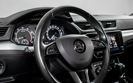 Skoda Superb III рестайлинг, 2018 год, 1 995 000 рублей, 13 фотография