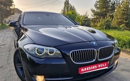 BMW 5 серия, 2012 год, 1 350 000 рублей, 2 фотография