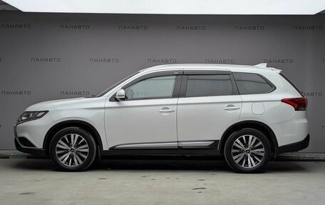 Mitsubishi Outlander III рестайлинг 3, 2020 год, 2 465 000 рублей, 3 фотография