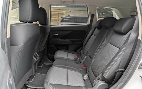 Mitsubishi Outlander III рестайлинг 3, 2020 год, 2 465 000 рублей, 9 фотография