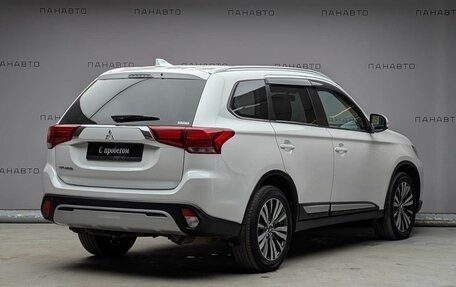 Mitsubishi Outlander III рестайлинг 3, 2020 год, 2 465 000 рублей, 5 фотография