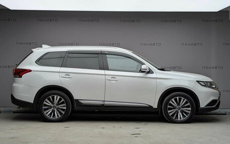 Mitsubishi Outlander III рестайлинг 3, 2020 год, 2 465 000 рублей, 4 фотография