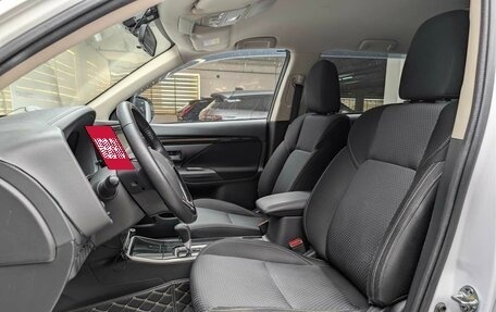 Mitsubishi Outlander III рестайлинг 3, 2020 год, 2 465 000 рублей, 8 фотография