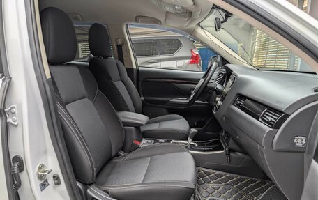 Mitsubishi Outlander III рестайлинг 3, 2020 год, 2 465 000 рублей, 12 фотография
