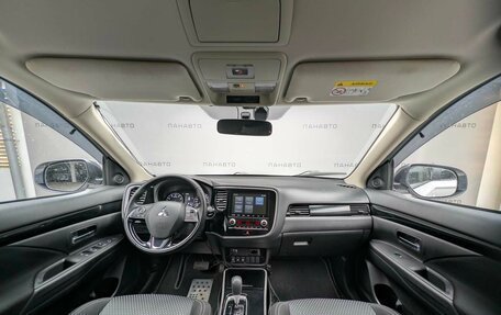 Mitsubishi Outlander III рестайлинг 3, 2020 год, 2 465 000 рублей, 13 фотография