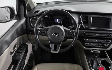 KIA Carnival III, 2018 год, 2 489 000 рублей, 10 фотография
