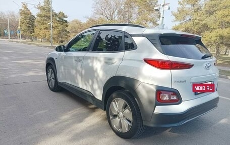 Hyundai Kona I, 2020 год, 2 650 000 рублей, 5 фотография