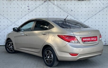 Hyundai Solaris II рестайлинг, 2012 год, 880 000 рублей, 5 фотография