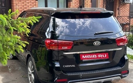 KIA Carnival III, 2019 год, 1 850 000 рублей, 2 фотография