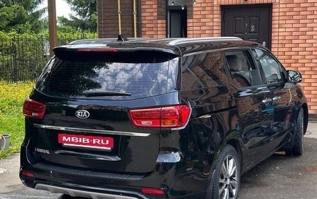 KIA Carnival III, 2019 год, 1 850 000 рублей, 3 фотография