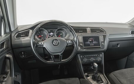 Volkswagen Tiguan II, 2017 год, 2 190 000 рублей, 10 фотография