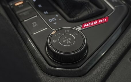 Volkswagen Tiguan II, 2017 год, 2 190 000 рублей, 30 фотография