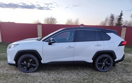 Toyota RAV4, 2021 год, 3 350 000 рублей, 3 фотография