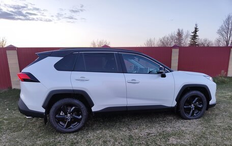 Toyota RAV4, 2021 год, 3 350 000 рублей, 2 фотография