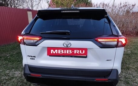 Toyota RAV4, 2021 год, 3 350 000 рублей, 4 фотография