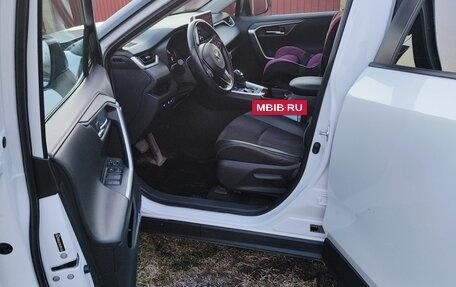 Toyota RAV4, 2021 год, 3 350 000 рублей, 5 фотография