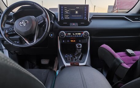 Toyota RAV4, 2021 год, 3 350 000 рублей, 10 фотография