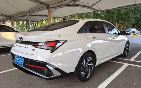 Hyundai Elantra, 2023 год, 1 350 000 рублей, 2 фотография