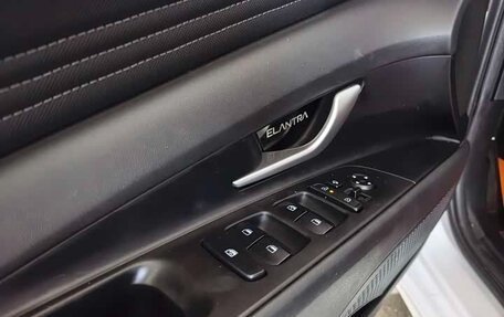 Hyundai Elantra, 2023 год, 1 350 000 рублей, 15 фотография