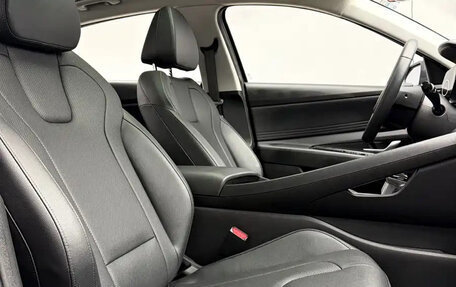 Hyundai Elantra, 2023 год, 1 370 000 рублей, 11 фотография