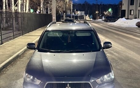 Mitsubishi Outlander III рестайлинг 3, 2010 год, 1 210 000 рублей, 2 фотография
