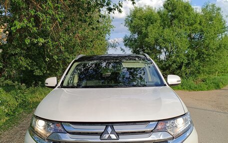 Mitsubishi Outlander III рестайлинг 3, 2015 год, 1 560 000 рублей, 1 фотография