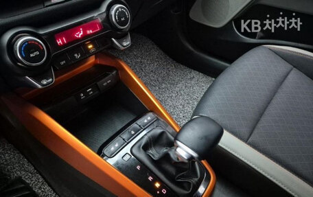 KIA Stonic, 2019 год, 1 350 000 рублей, 13 фотография