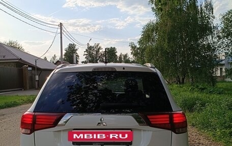 Mitsubishi Outlander III рестайлинг 3, 2015 год, 1 560 000 рублей, 2 фотография