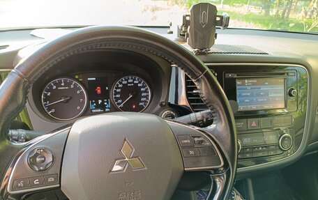 Mitsubishi Outlander III рестайлинг 3, 2015 год, 1 560 000 рублей, 6 фотография