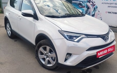 Toyota RAV4, 2018 год, 2 250 000 рублей, 5 фотография