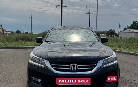 Honda Accord IX рестайлинг, 2013 год, 1 350 000 рублей, 33 фотография