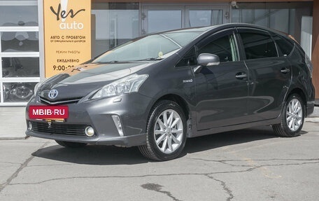 Toyota Prius Alpha I (ZVW40/41), 2013 год, 1 276 000 рублей, 2 фотография