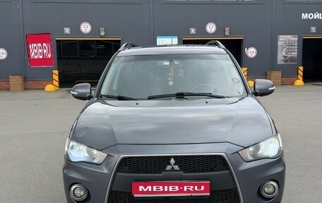 Mitsubishi Outlander III рестайлинг 3, 2012 год, 800 000 рублей, 1 фотография