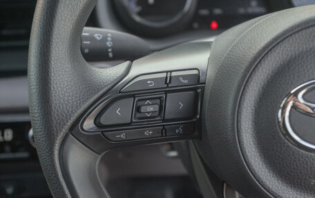 Toyota Yaris, 2021 год, 1 223 000 рублей, 12 фотография