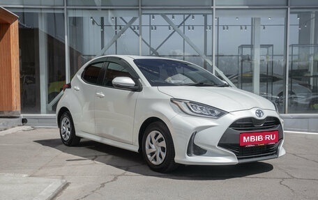 Toyota Yaris, 2021 год, 1 223 000 рублей, 8 фотография
