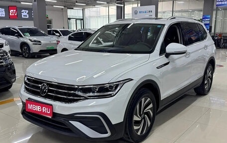 Volkswagen Tiguan II, 2023 год, 2 000 000 рублей, 1 фотография