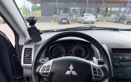 Mitsubishi Outlander III рестайлинг 3, 2012 год, 800 000 рублей, 14 фотография