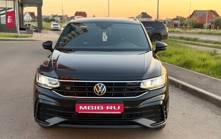 Volkswagen Tiguan II, 2021 год, 3 850 000 рублей, 2 фотография
