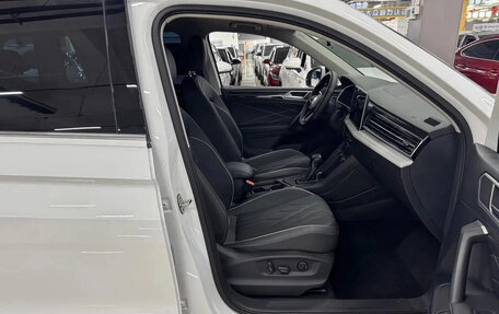 Volkswagen Tiguan II, 2023 год, 2 000 000 рублей, 13 фотография