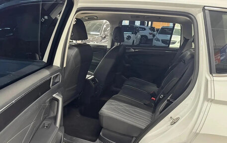 Volkswagen Tiguan II, 2023 год, 2 000 000 рублей, 6 фотография