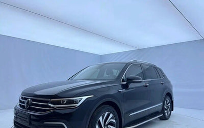 Volkswagen Tiguan II, 2022 год, 2 000 000 рублей, 1 фотография