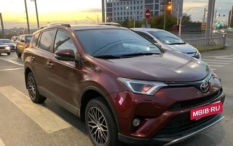 Toyota RAV4, 2017 год, 2 499 000 рублей, 2 фотография