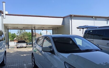 Hyundai Solaris II рестайлинг, 2015 год, 1 300 000 рублей, 2 фотография