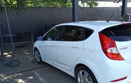 Hyundai Solaris II рестайлинг, 2015 год, 1 300 000 рублей, 4 фотография