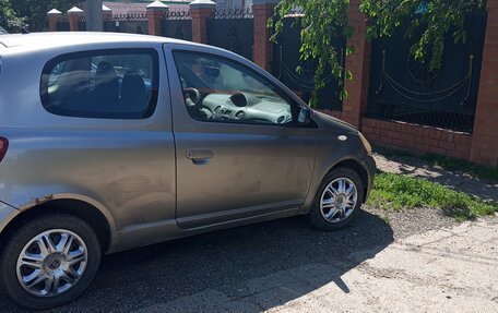Toyota Yaris I рестайлинг, 2003 год, 135 000 рублей, 2 фотография