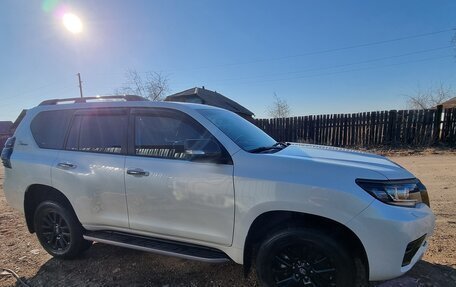 Toyota Land Cruiser Prado 150 рестайлинг 2, 2021 год, 8 000 000 рублей, 5 фотография
